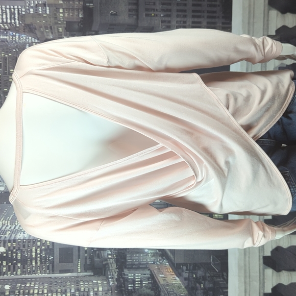 Victoria Secret sz M Long Sleeved T with draped open back. - Picture 4 of 6